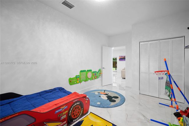 925 NE 4th St, Hallandale Beach, FL 33009