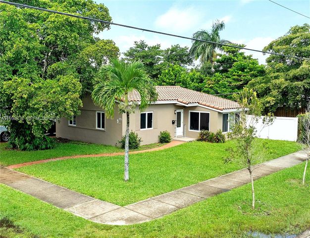 925 NE 4th St, Hallandale Beach, FL 33009