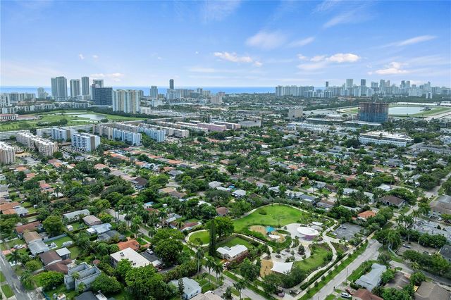 925 NE 4th St, Hallandale Beach, FL 33009