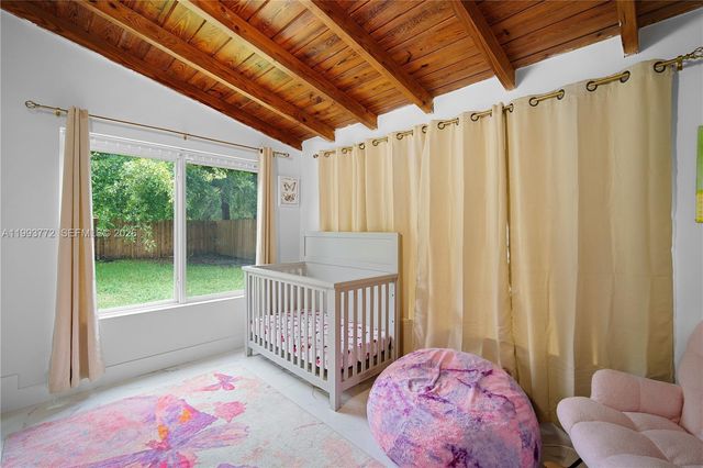 925 NE 4th St, Hallandale Beach, FL 33009