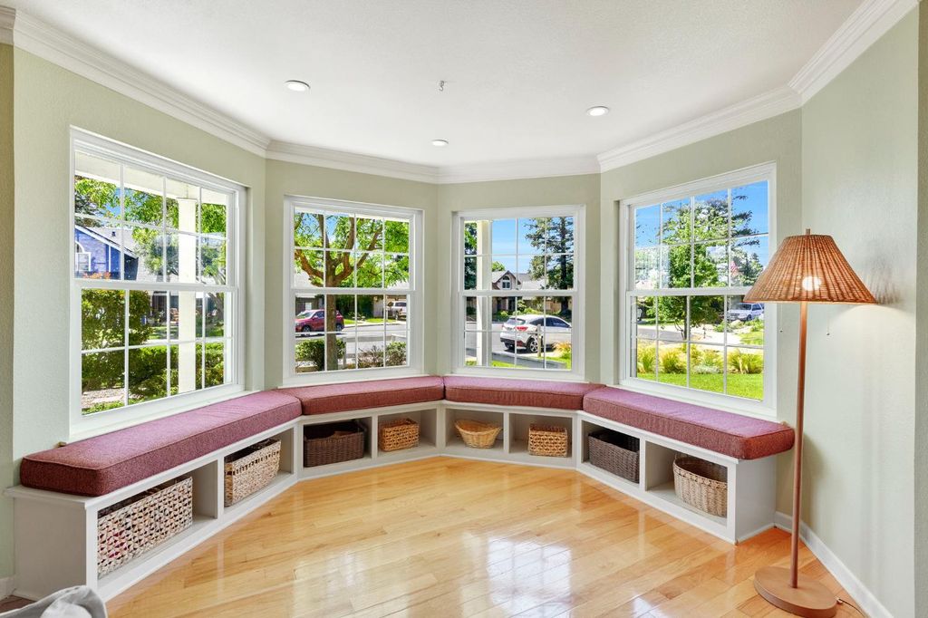 Image 13 of property listing at 569 W Sample Avenue, Clovis, CA 93612