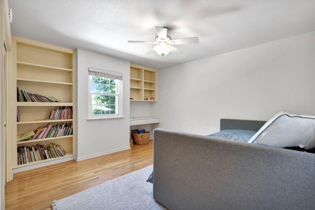 Image 29 of property listing at 569 W Sample Avenue, Clovis, CA 93612