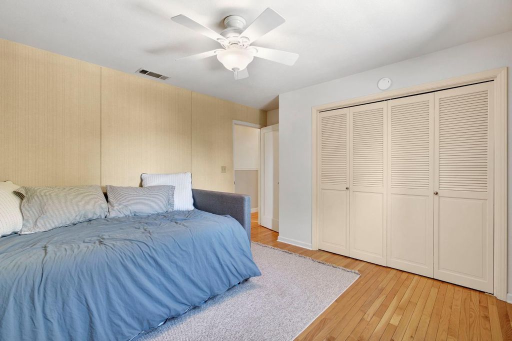 Image 30 of property listing at 569 W Sample Avenue, Clovis, CA 93612