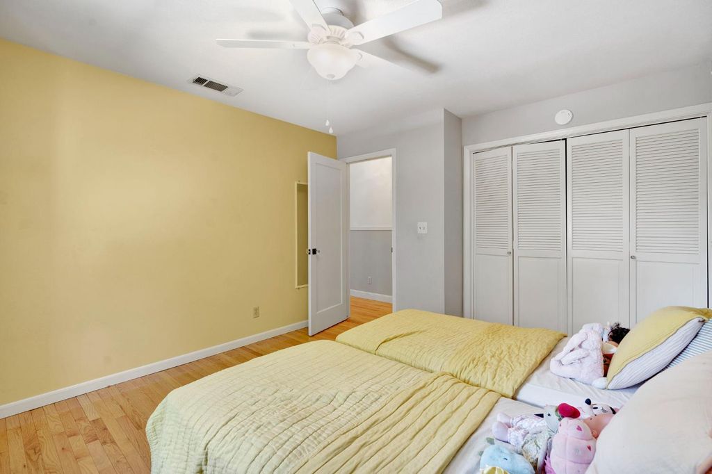 Image 33 of property listing at 569 W Sample Avenue, Clovis, CA 93612