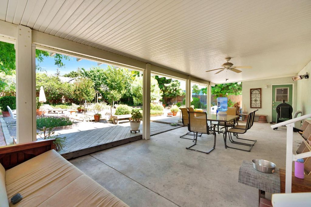Image 34 of property listing at 569 W Sample Avenue, Clovis, CA 93612