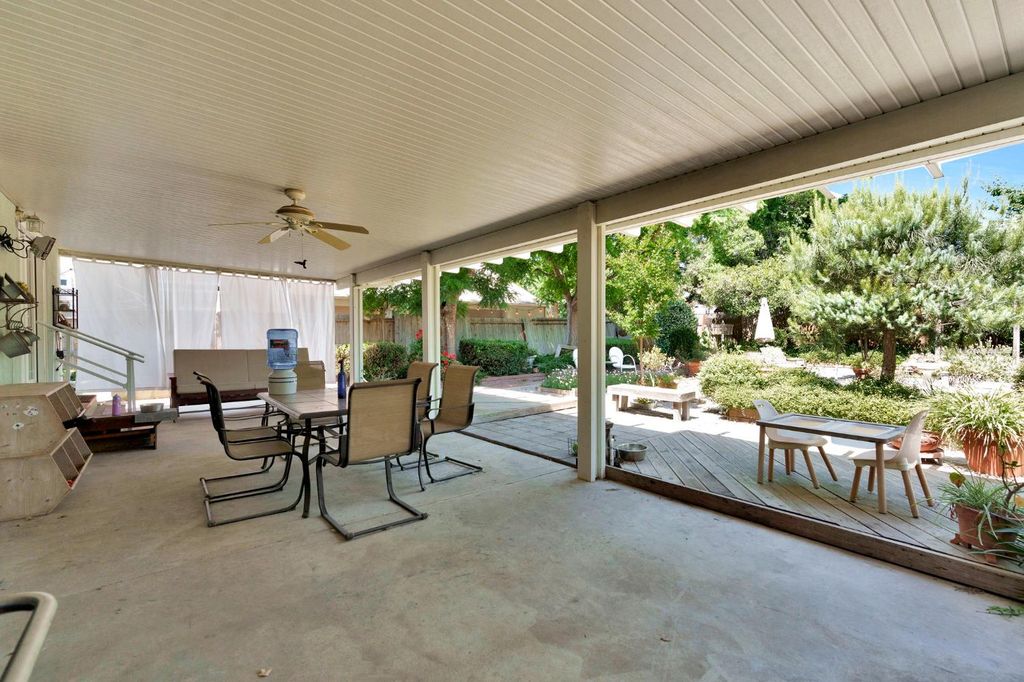 Image 35 of property listing at 569 W Sample Avenue, Clovis, CA 93612