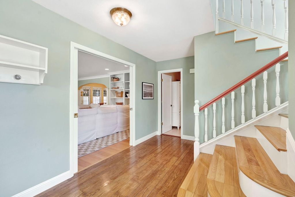Image 9 of property listing at 569 W Sample Avenue, Clovis, CA 93612