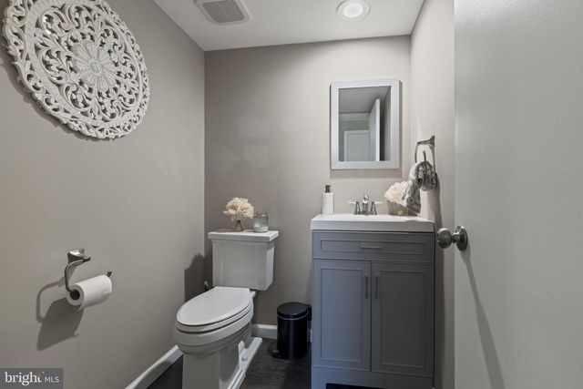 12 QUAKER ST, Marlton, NJ 08053