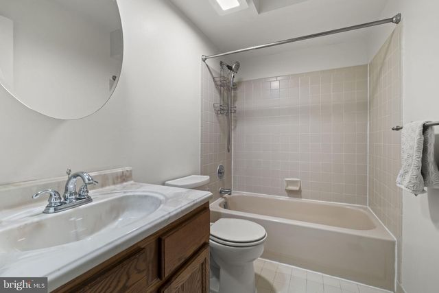 12 QUAKER ST, Marlton, NJ 08053