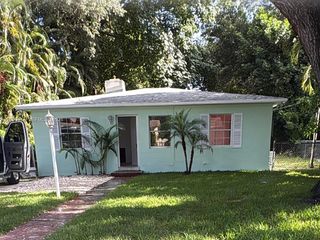 475 NE 164th St, Miami, FL 33162