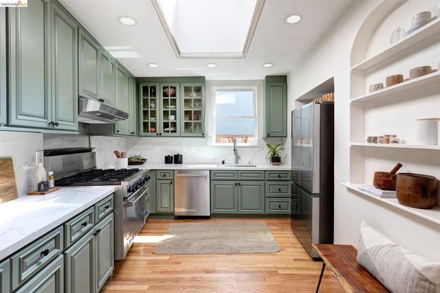 1240 Bates Rd, Oakland, CA 94610