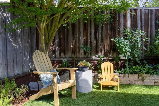 1240 Bates Rd, Oakland, CA 94610