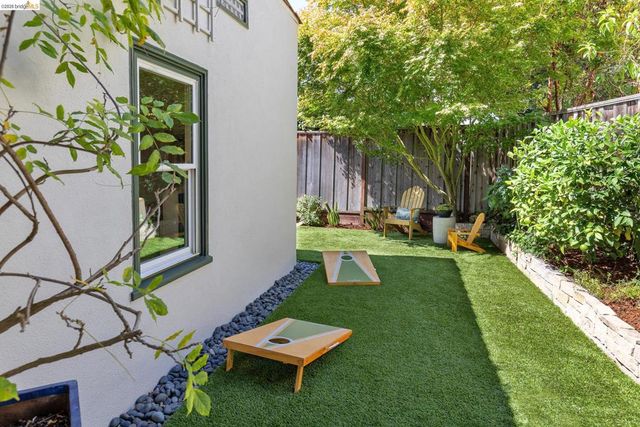 1240 Bates Rd, Oakland, CA 94610