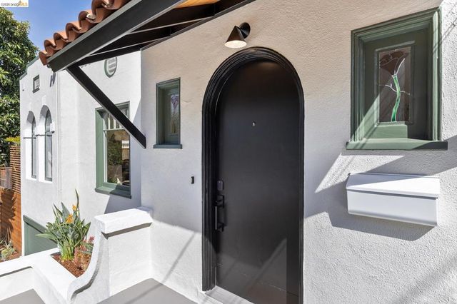 1240 Bates Rd, Oakland, CA 94610