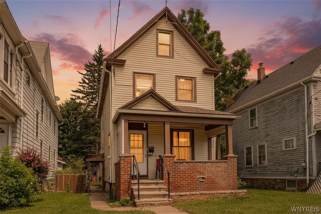 2222 Whitney Avenue, Niagara Falls, NY 14301