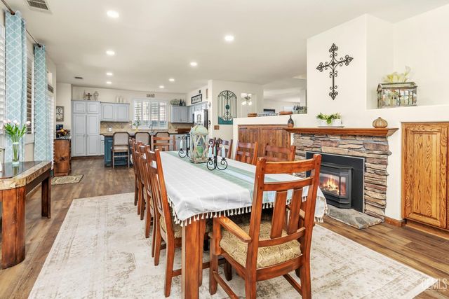 5711 Running Brook Street, Bakersfield, CA 93312