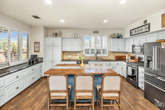 5711 Running Brook Street, Bakersfield, CA 93312