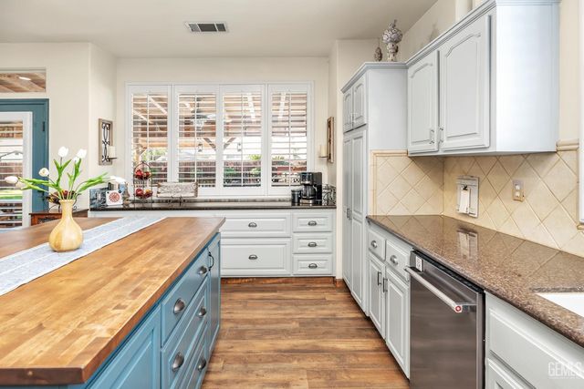 5711 Running Brook Street, Bakersfield, CA 93312