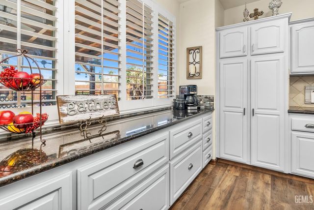 5711 Running Brook Street, Bakersfield, CA 93312