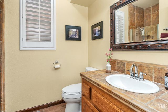 5711 Running Brook Street, Bakersfield, CA 93312