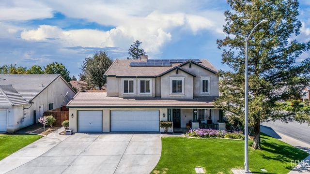 5711 Running Brook Street, Bakersfield, CA 93312