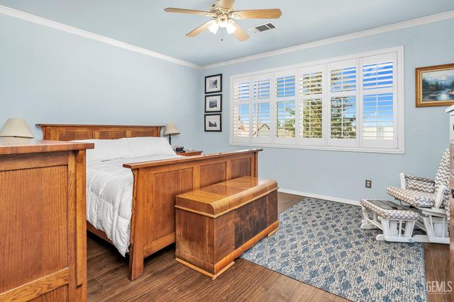 5711 Running Brook Street, Bakersfield, CA 93312