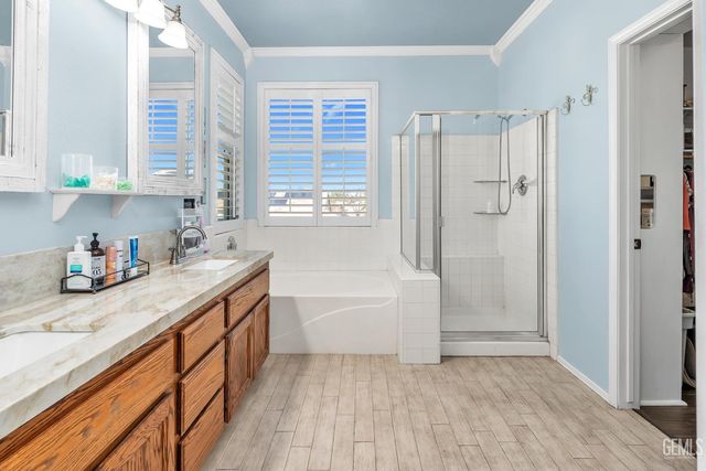 5711 Running Brook Street, Bakersfield, CA 93312