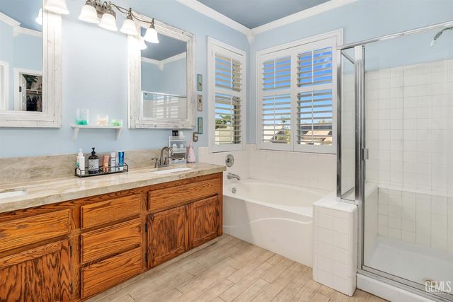 5711 Running Brook Street, Bakersfield, CA 93312