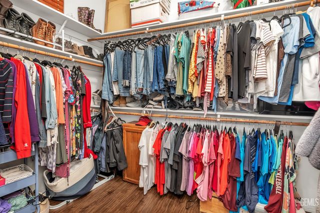 5711 Running Brook Street, Bakersfield, CA 93312