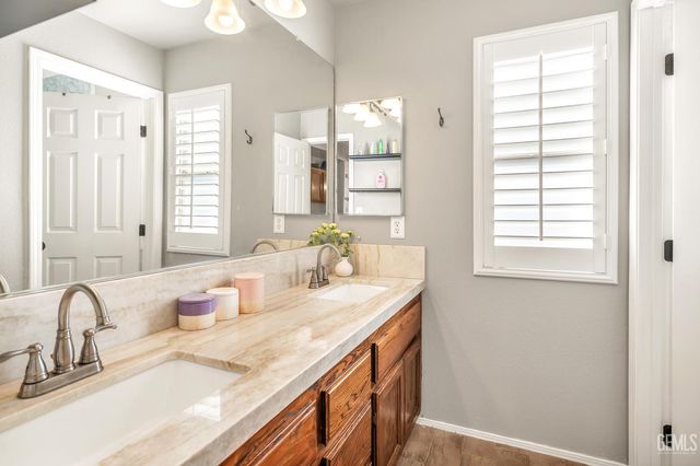 5711 Running Brook Street, Bakersfield, CA 93312