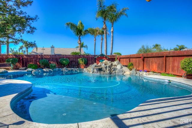 5711 Running Brook Street, Bakersfield, CA 93312