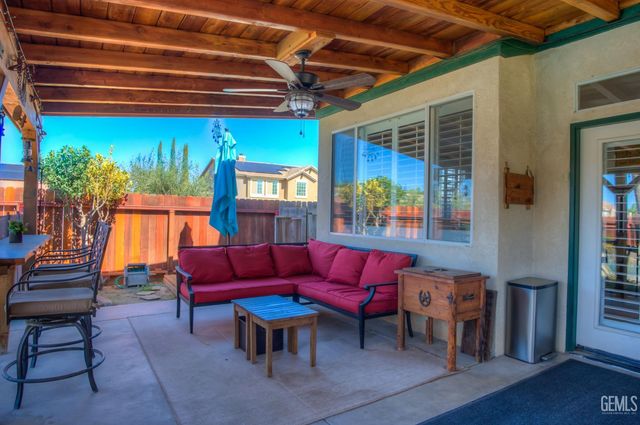 5711 Running Brook Street, Bakersfield, CA 93312