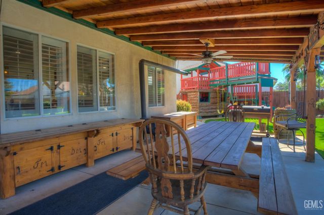 5711 Running Brook Street, Bakersfield, CA 93312