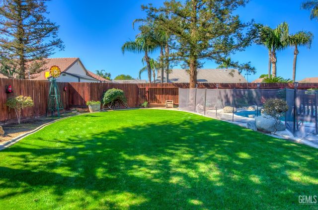 5711 Running Brook Street, Bakersfield, CA 93312