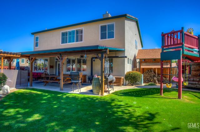 5711 Running Brook Street, Bakersfield, CA 93312