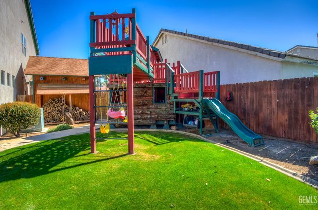 5711 Running Brook Street, Bakersfield, CA 93312