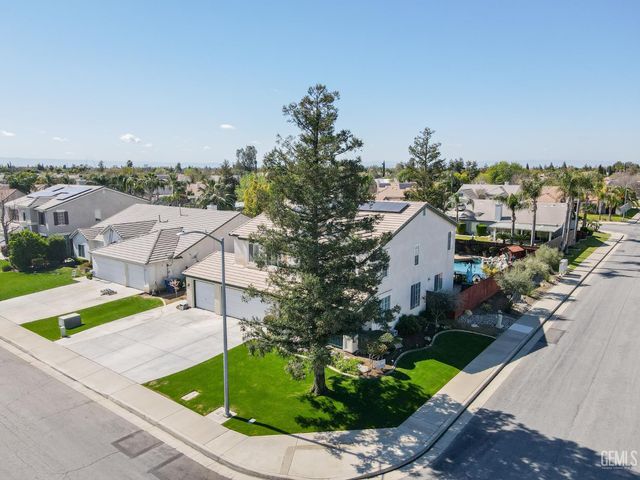 5711 Running Brook Street, Bakersfield, CA 93312