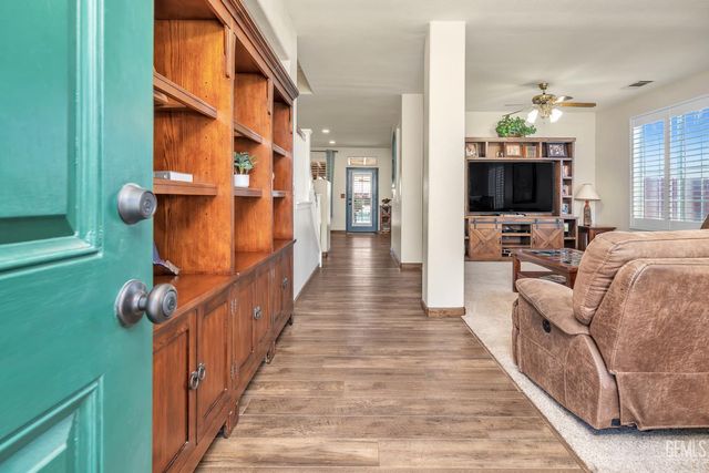 5711 Running Brook Street, Bakersfield, CA 93312