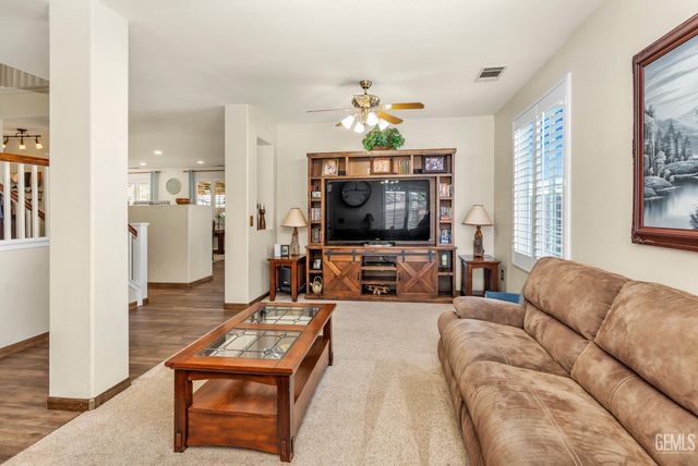 5711 Running Brook Street, Bakersfield, CA 93312