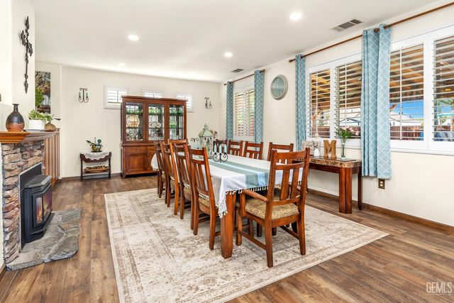 5711 Running Brook Street, Bakersfield, CA 93312