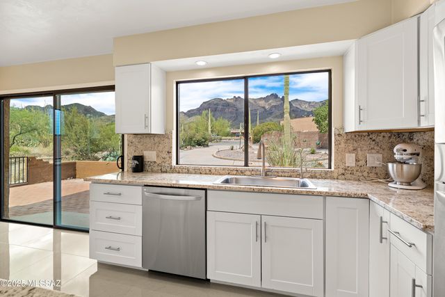 6801 N Green Mountain Place, Tucson, AZ 85718