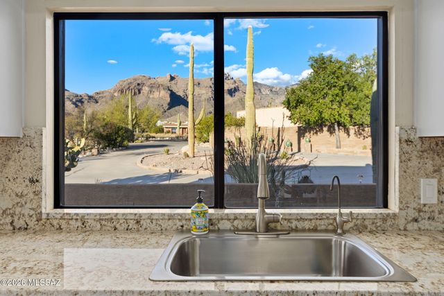6801 N Green Mountain Place, Tucson, AZ 85718