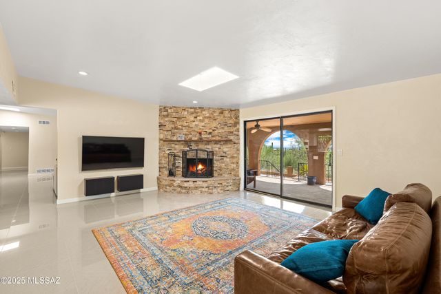 6801 N Green Mountain Place, Tucson, AZ 85718