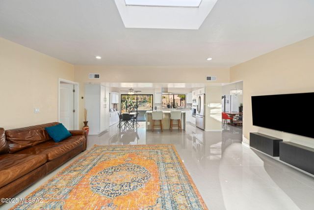 6801 N Green Mountain Place, Tucson, AZ 85718