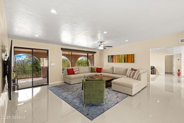 6801 N Green Mountain Place, Tucson, AZ 85718