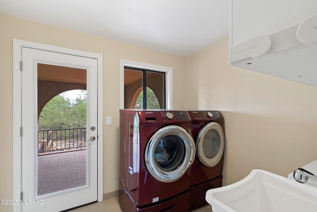 6801 N Green Mountain Place, Tucson, AZ 85718