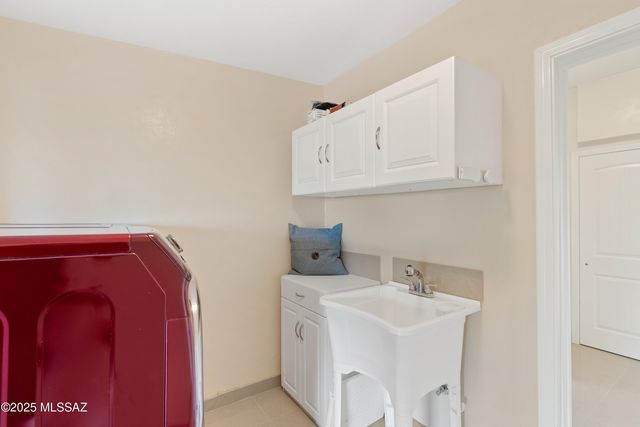 6801 N Green Mountain Place, Tucson, AZ 85718