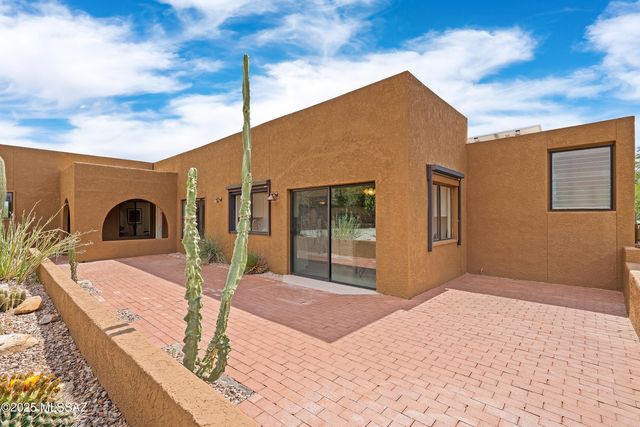 6801 N Green Mountain Place, Tucson, AZ 85718