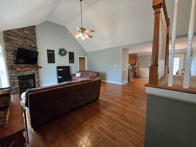 594 Mountain View Dr, Clarksville, TN 37043