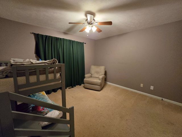 594 Mountain View Dr, Clarksville, TN 37043